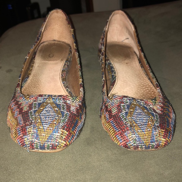 Unique patterned Aldo flats - Picture 2 of 4